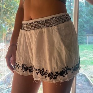 Black and white soft flower shorts